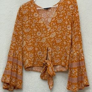 Boho chic bell sleeve top!